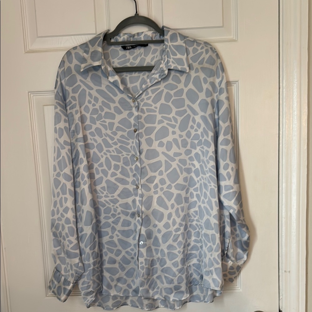Chic Blue And White Patterned Blouse - image 1